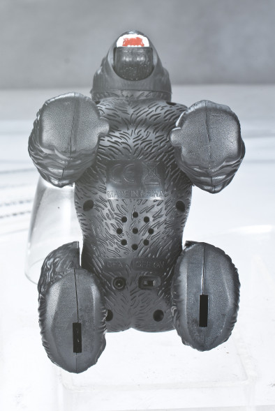 Горилла на радиоуправлении