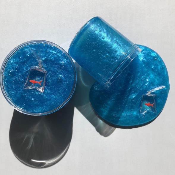 Слайм рыбки под водой