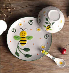 Детская керамическая посуда с пчелой