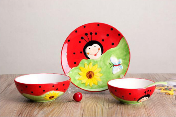 Детская керамическая посуда с божьей коровкой