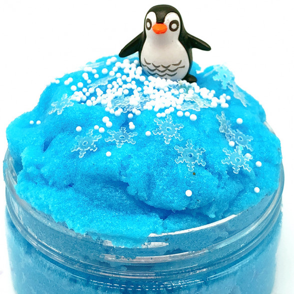 Слайм пингвин в снегу