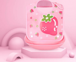 Детский нагрудник с пластиковым карманом клубника